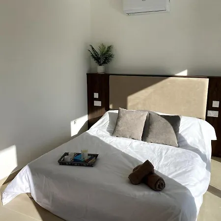 Water's Edge Xlendi Direct Seafront With Private Roof Jacuzzi Apartment *