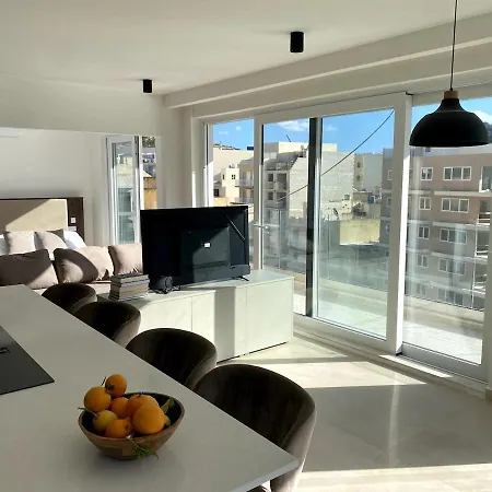 Apartment Water's Edge Xlendi Direct Seafront With Private Roof Jacuzzi Munxar