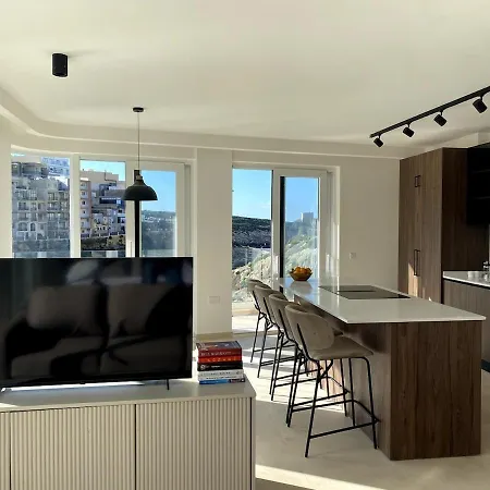 Water's Edge Xlendi Direct Seafront With Private Roof Jacuzzi *
