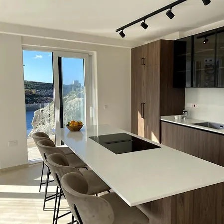 Water's Edge Xlendi Direct Seafront With Private Roof Jacuzzi Apartment