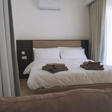 Water's Edge Xlendi Direct Seafront With Private Roof Jacuzzi *