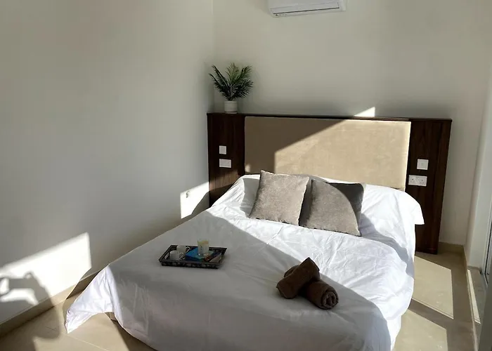 Water's Edge Xlendi With Direct Sea Access Apartament *