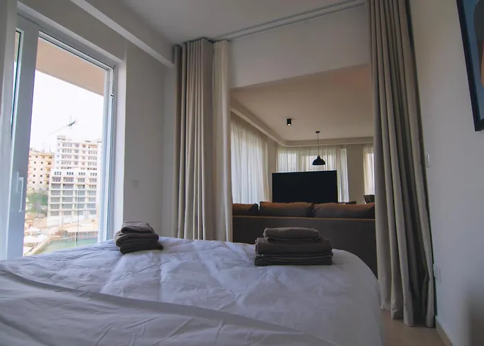 Water's Edge Xlendi With Direct Sea Access Apartament *